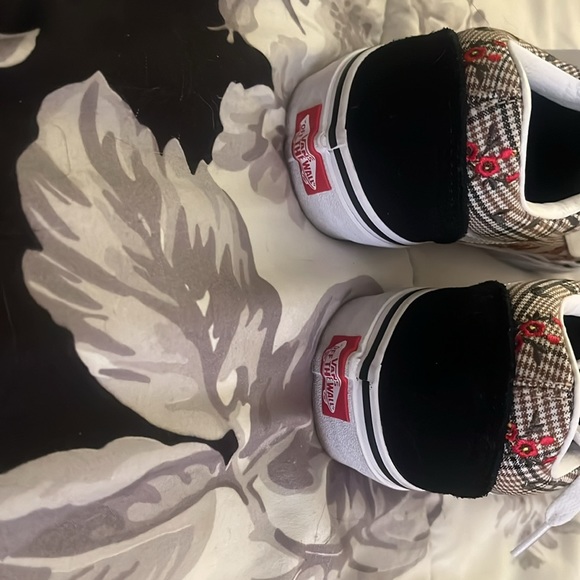 Size 8.5 Vans - Picture 3 of 7